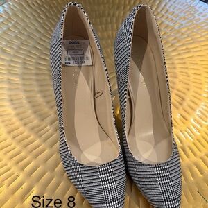 Elegant Black and White Houndstooth Pumps